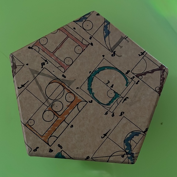 Cool multi layer box 📦 - Picture 3 of 4